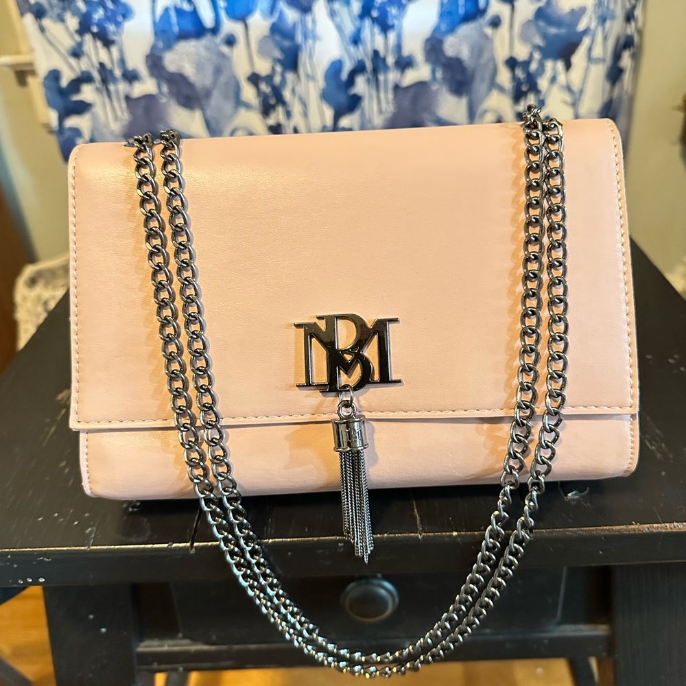 NWT Badgley Mischka Blush Pink bag w/Gunmetal Chain Strap, Logo & Tassel